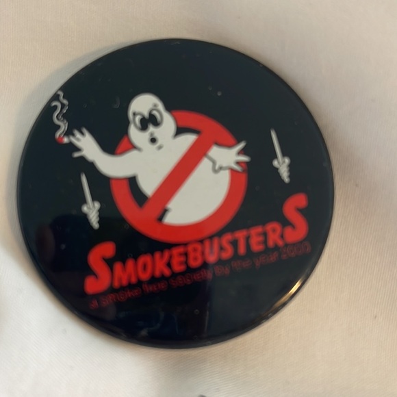 VINTAGE PINBACK BUTTON GHOSTBUSTERS - SMOKEBUSTERS - Picture 2 of 4
